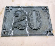 Hausnummer gereinigt und zusammen gefuegt