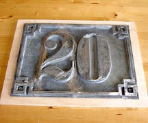 Hausnummer neu verschweisst