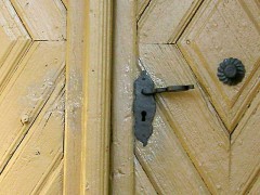 Das Tuerschloss an seinem alten Platz